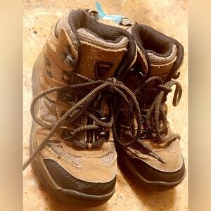 boys Nevados boots size 13 EUC